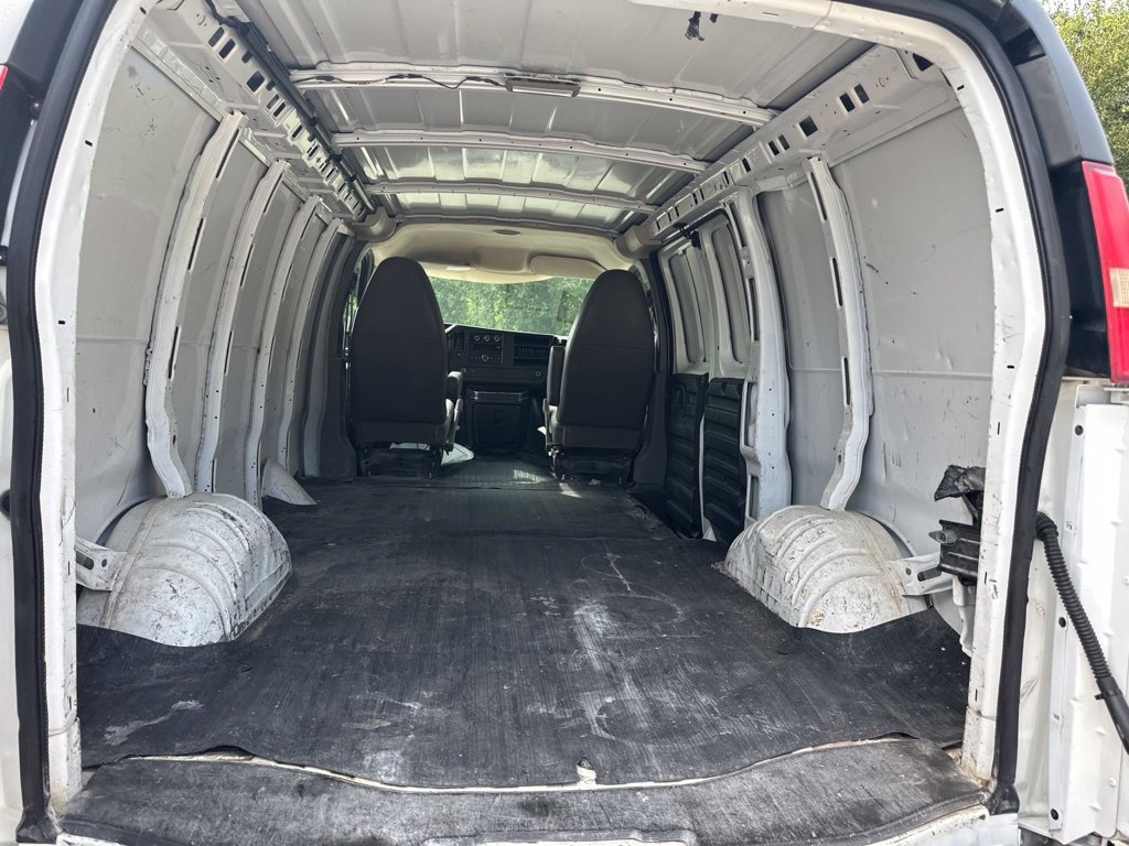 Used 2011 Chevrolet Express 3500 RWD image 22