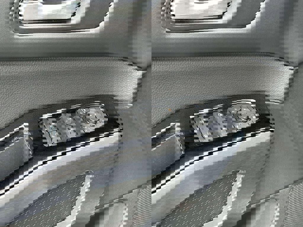 Certified 2024 Nissan Pathfinder SL w/ Lighting Package (N92) image 18