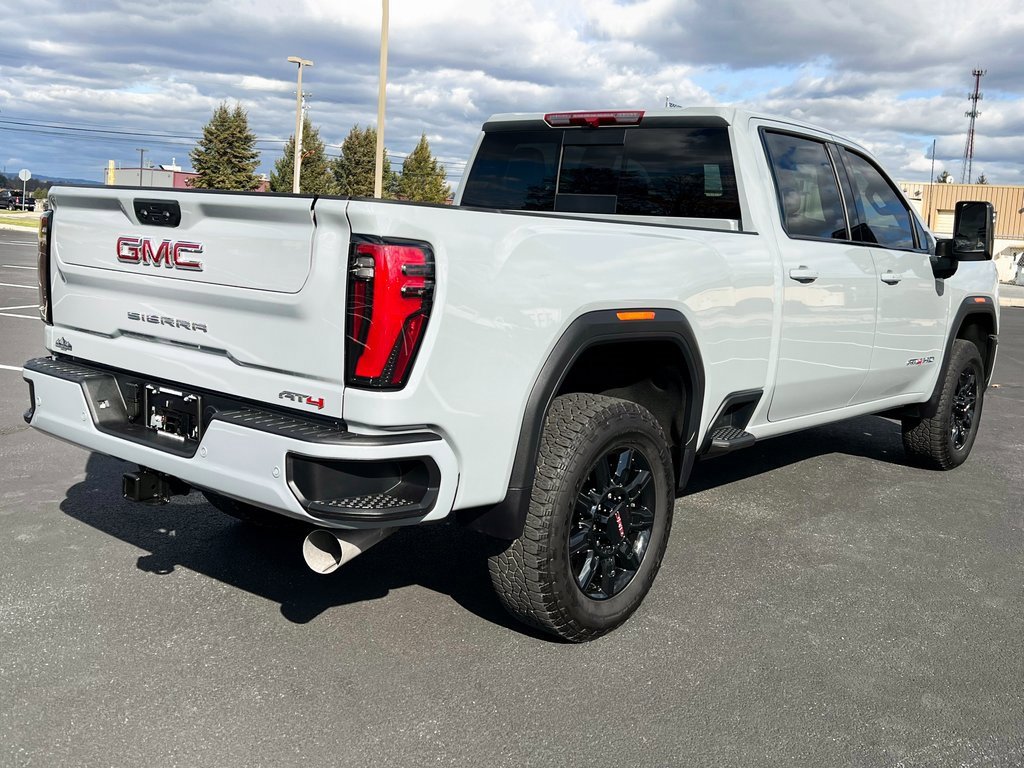 Used 2025 GMC Sierra 2500 AT4 image 9