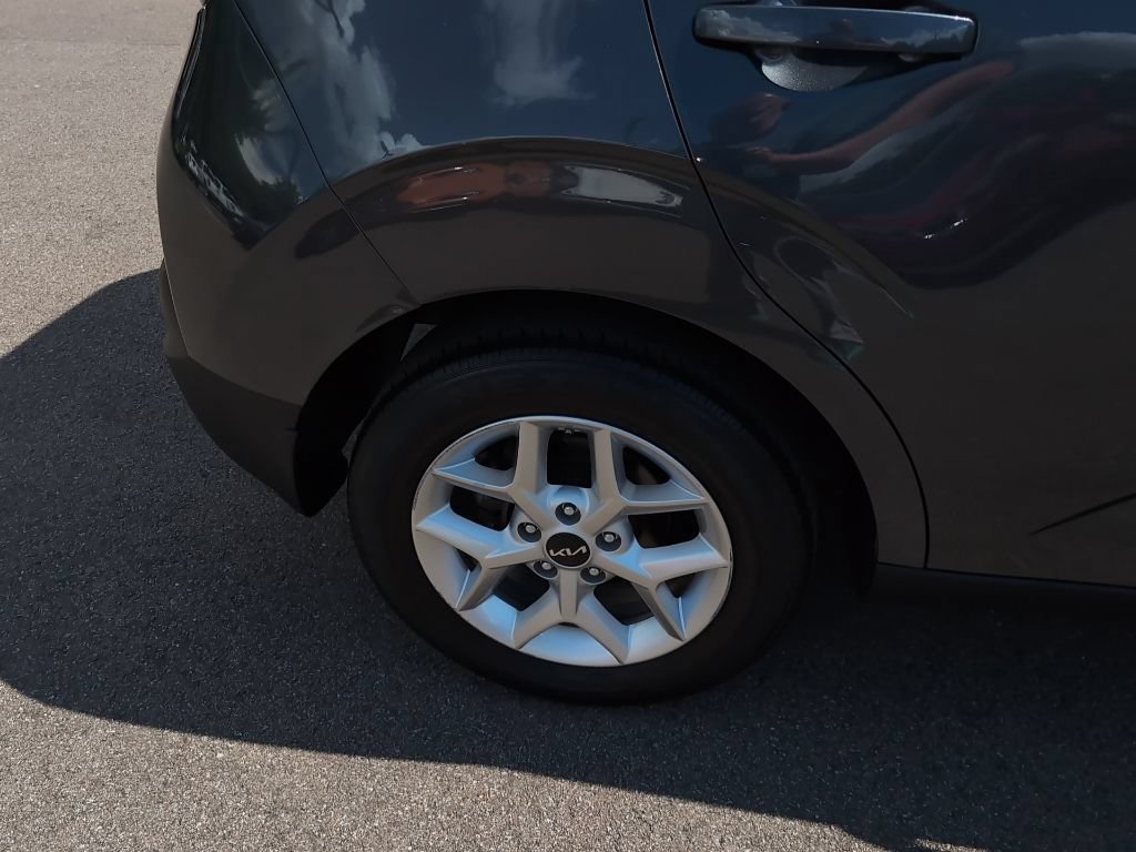 Used 2023 Kia Soul LX w/ Option Group 015 FWD image 4