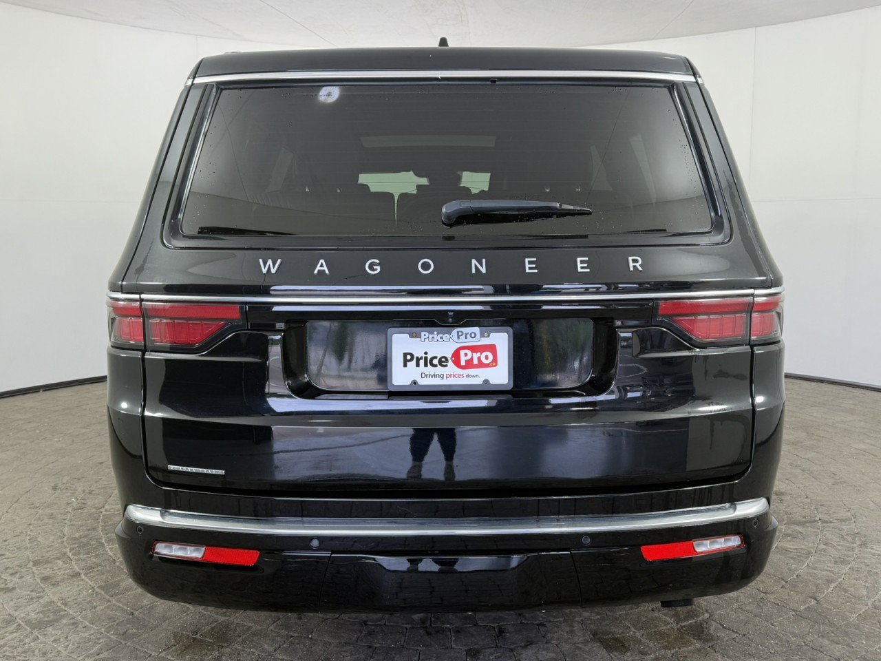 Used 2023 Jeep Wagoneer 4WD w/ Premium Group I image 6
