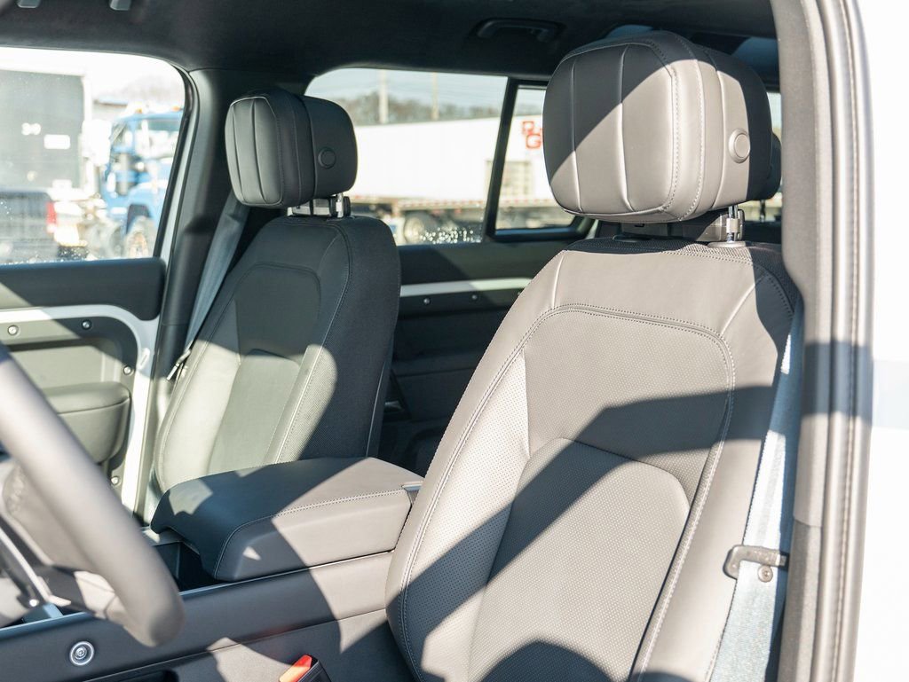 New 2025 Land Rover Defender 110 V8 image 18