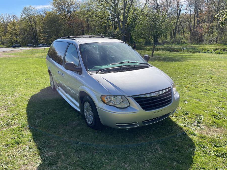 Used 2005 Chrysler Town & Country LX w/ Popular Equipment Group II FWD image 1