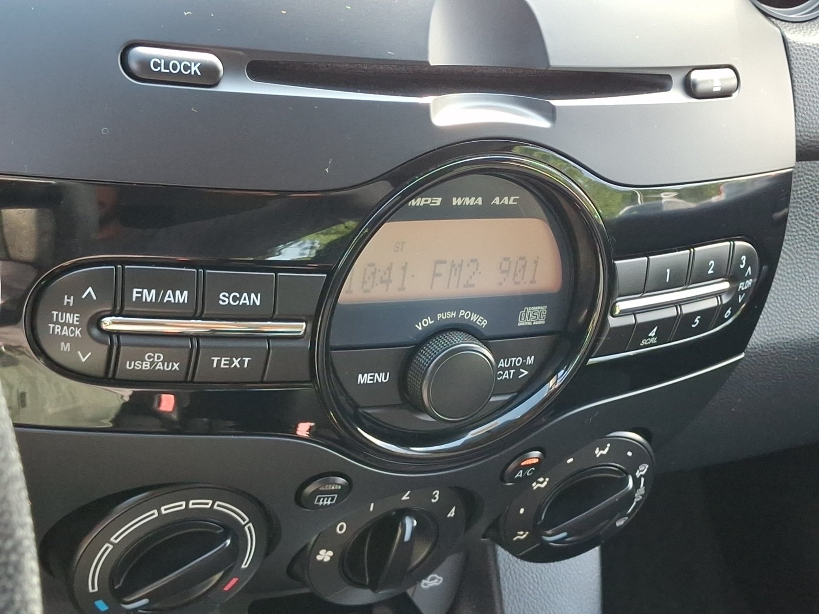 Used 2014 MAZDA MAZDA2 Sport FWD image 18