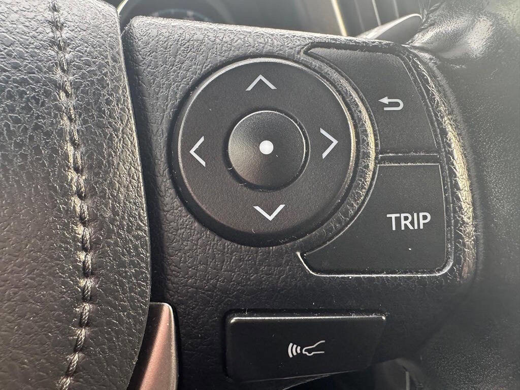 Used 2018 Toyota RAV4 SE image 18