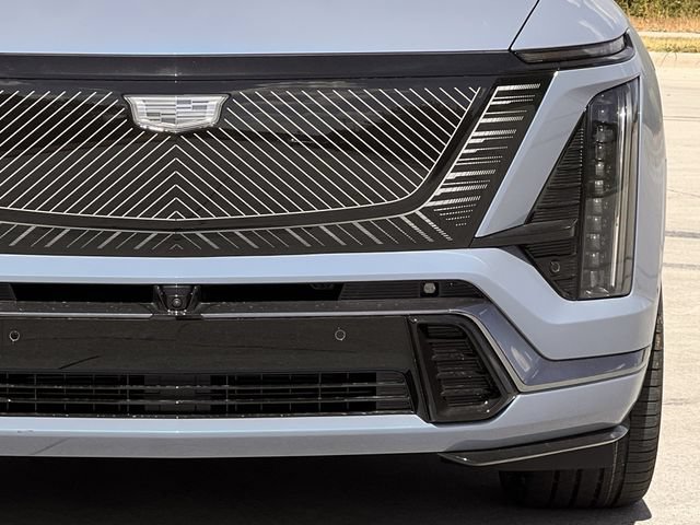 New 2027 Cadillac Vistiq Luxury w/ LPO, Premium Carpet Package AWD/4WD image 8