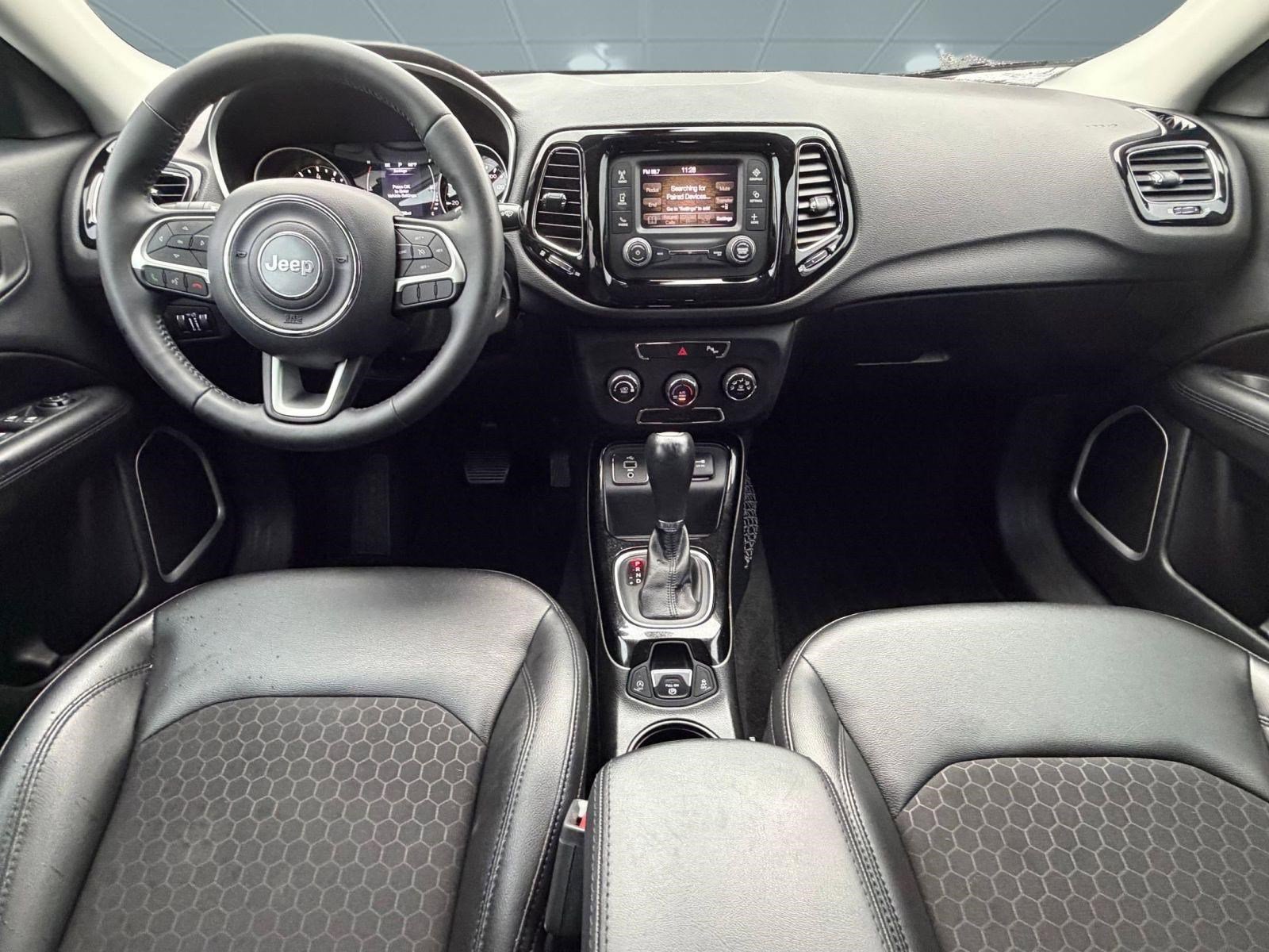 Used 2018 Jeep Compass Latitude FWD image 13