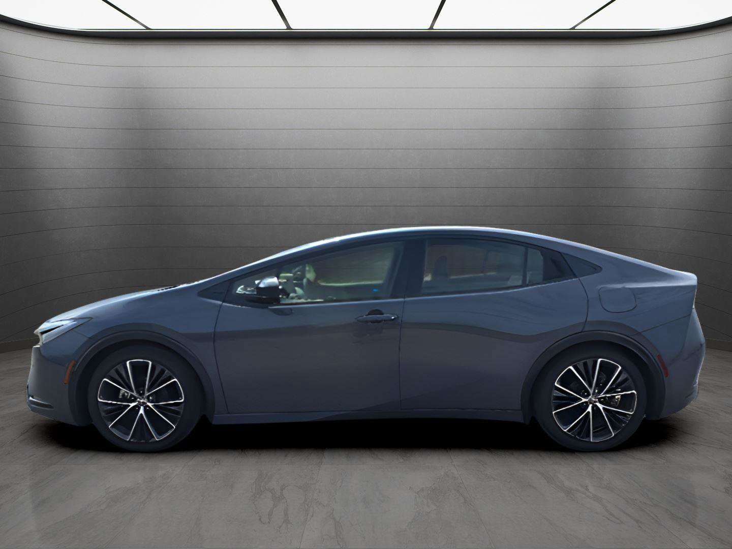 Used 2024 Toyota Prius XLE image 2