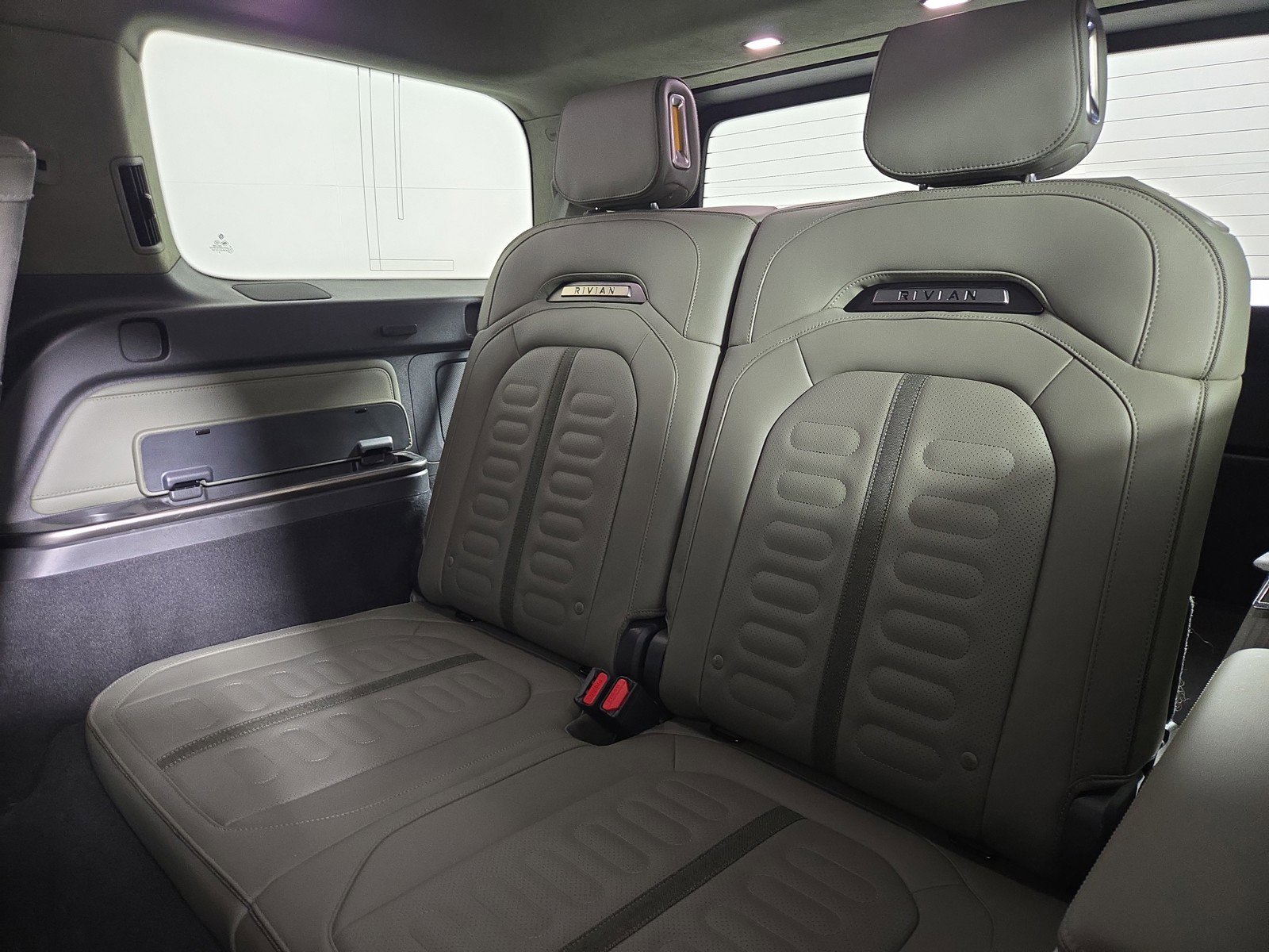 Used 2024 Rivian R1S Adventure AWD/4WD image 22