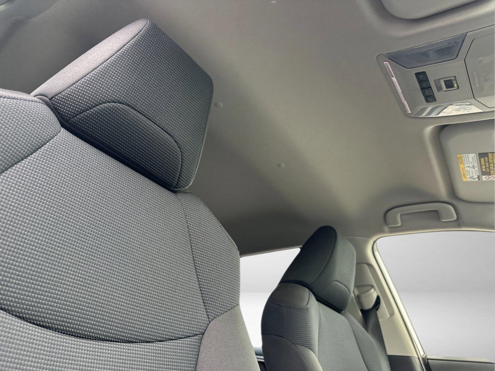 Used 2022 Toyota RAV4 LE image 17