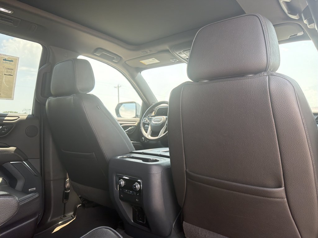 Used 2023 GMC Yukon Denali RWD image 17