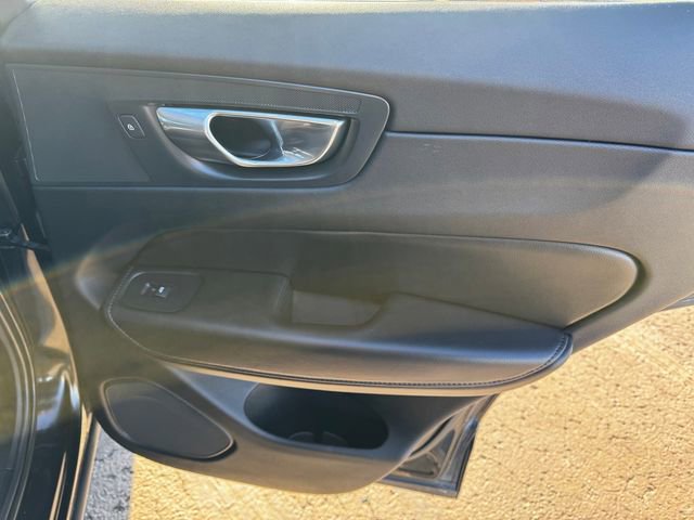 Used 2023 Volvo XC60 B5 Core image 16