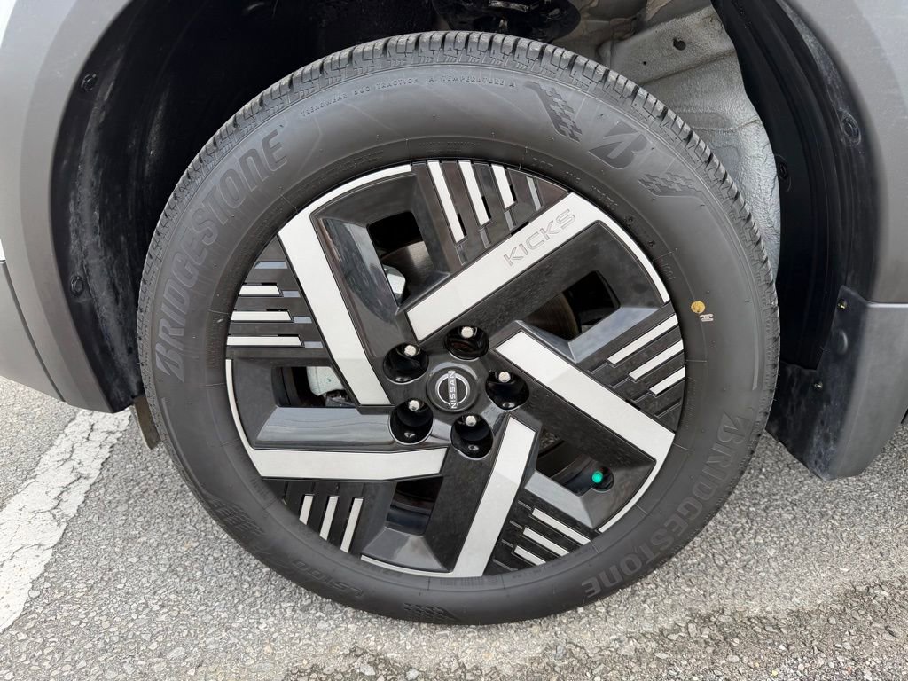Used 2026 Nissan Kicks SV image 10