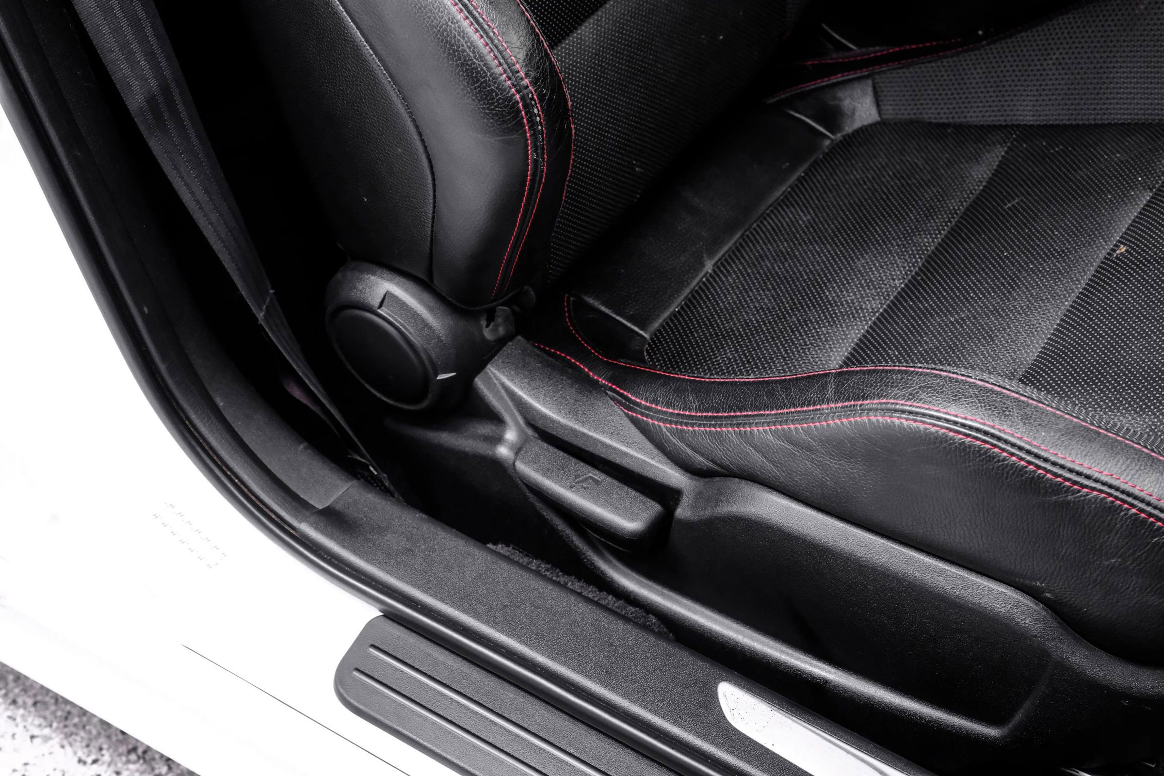 Used 2016 Hyundai Genesis Coupe 3.8 image 42