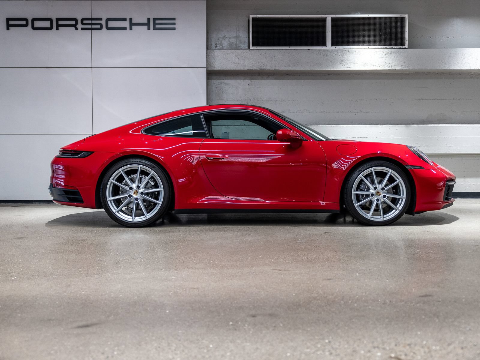 Certified 2024 Porsche 911 Carrera RWD image 9