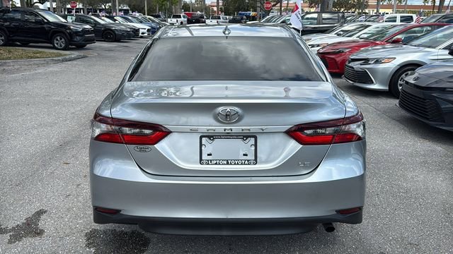 Used 2022 Toyota Camry LE image 6