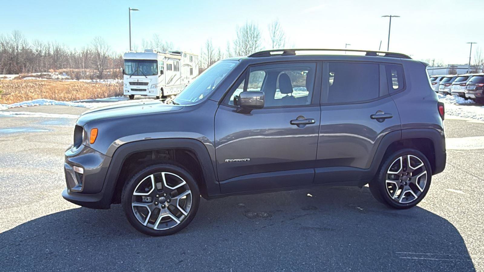 Used 2019 Jeep Renegade Latitude w/ Cold Weather Group image 13