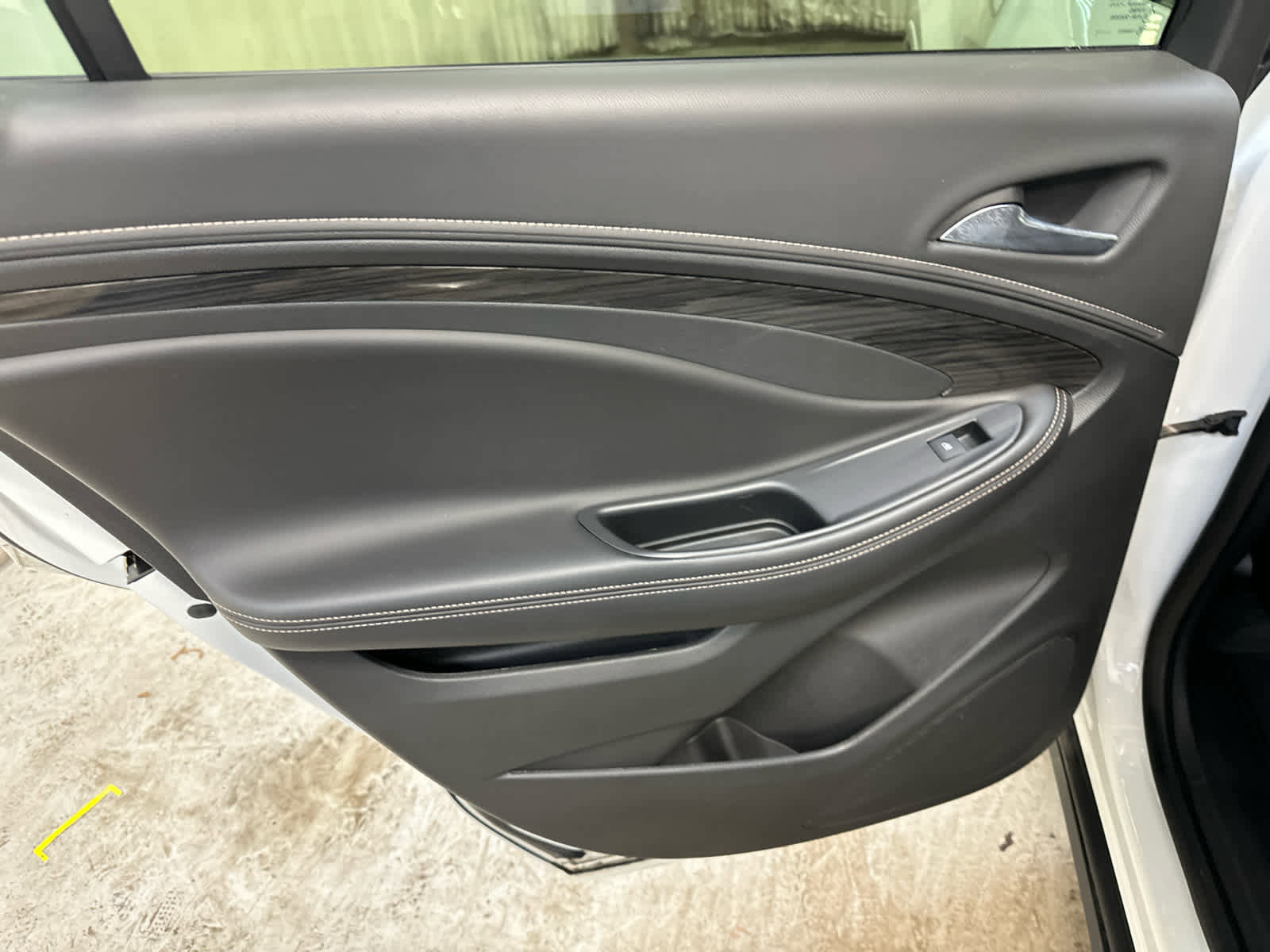 Used 2017 Buick Envision Essence image 28