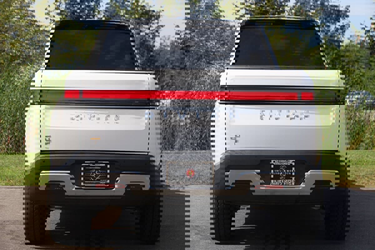 Used 2022 Rivian R1T Adventure image 67