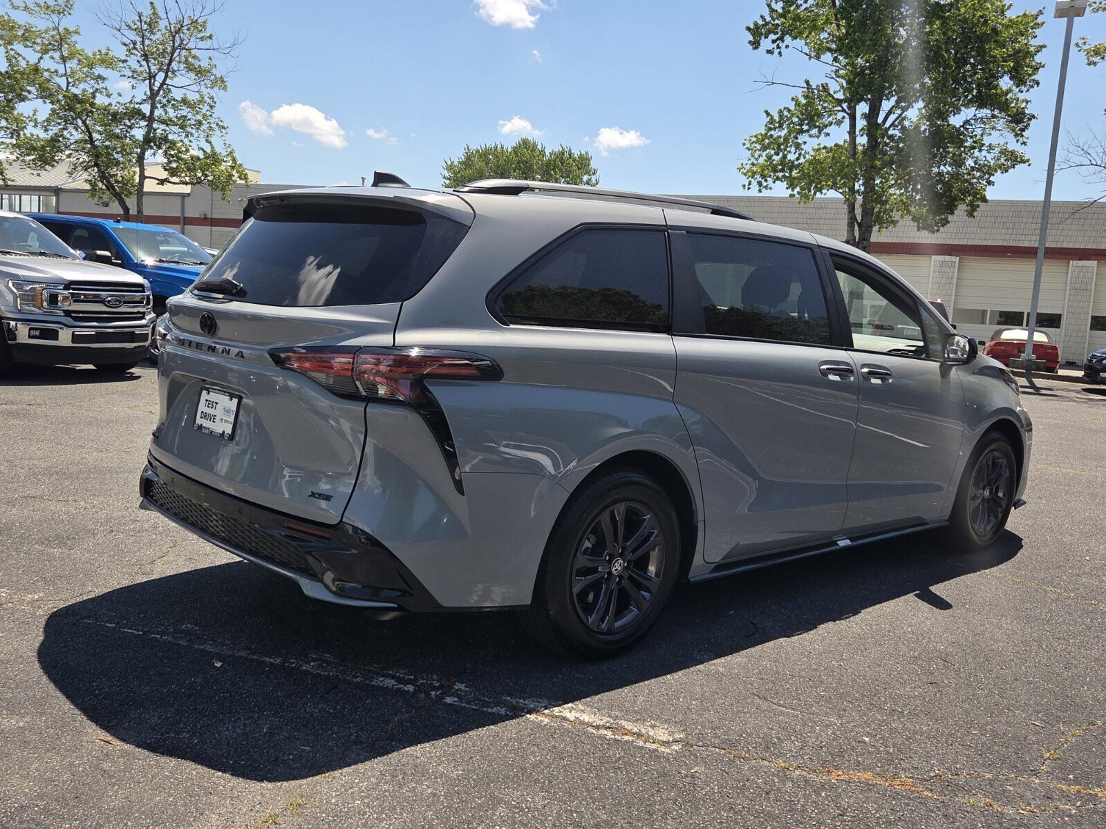 Certified 2025 Toyota Sienna XSE w/ XSE Plus Package AWD/4WD image 4