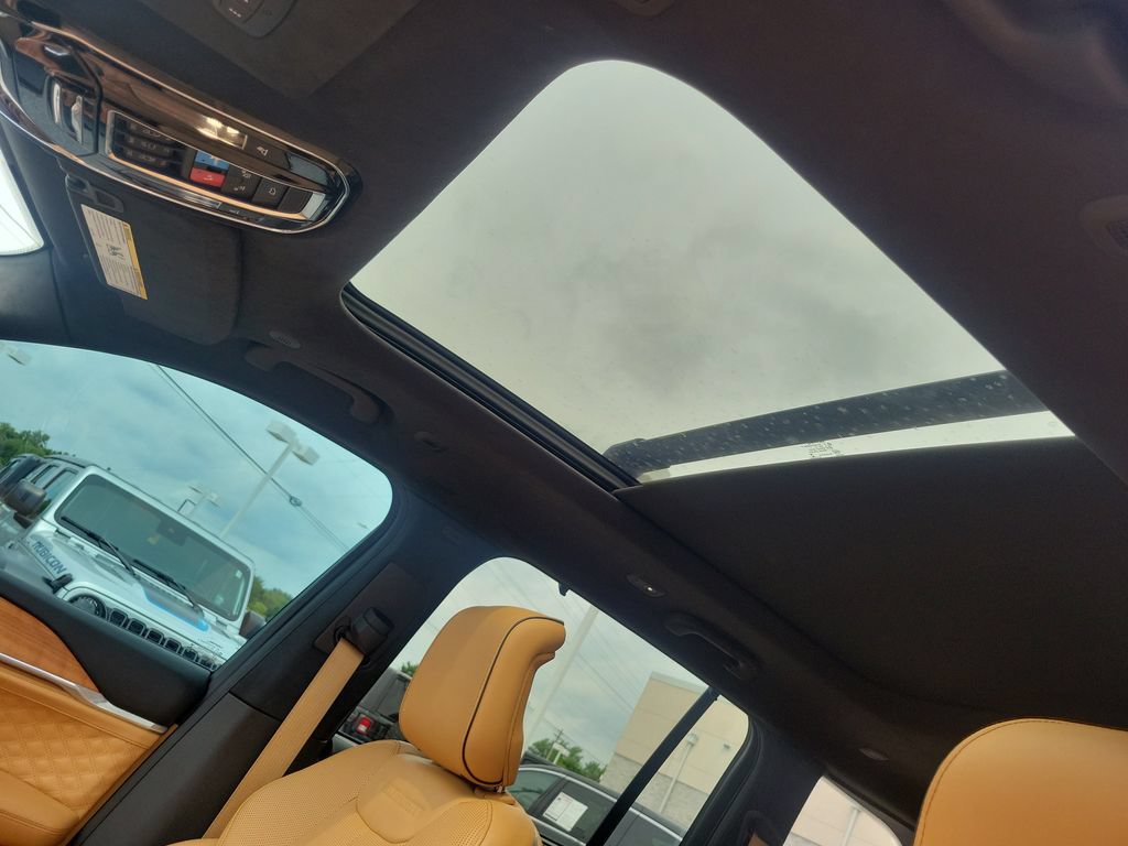 Used 2022 Jeep Grand Cherokee Summit AWD/4WD image 22