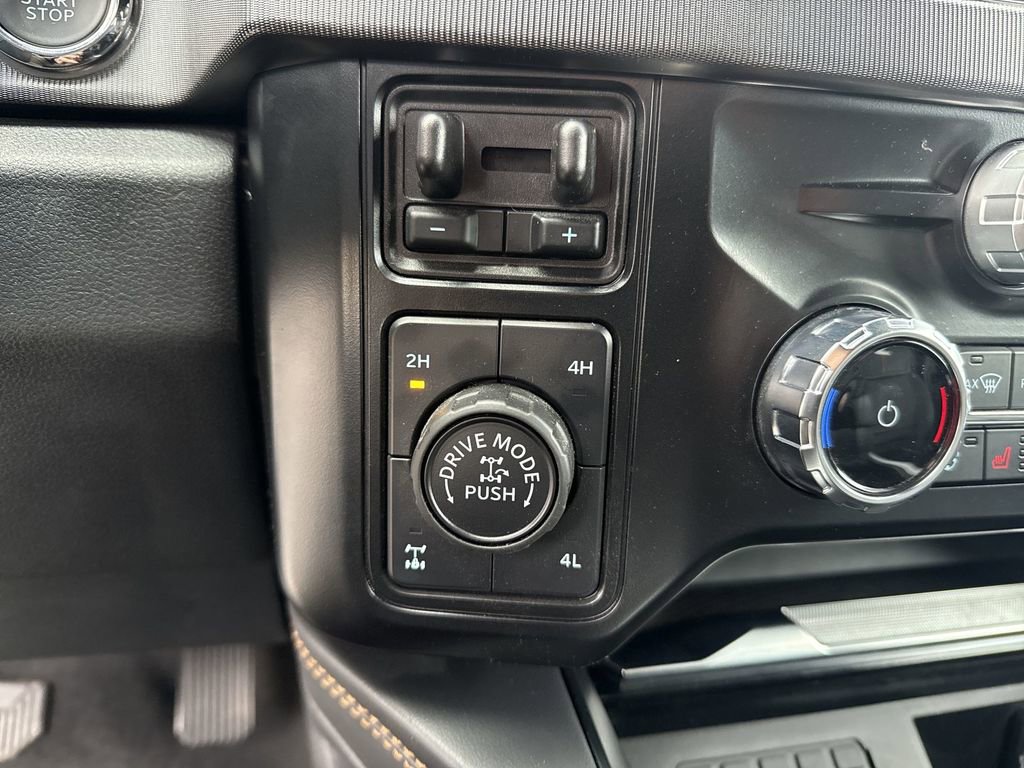 Certified 2024 Ford F350 Platinum w/ Tremor Off-Road Package image 32
