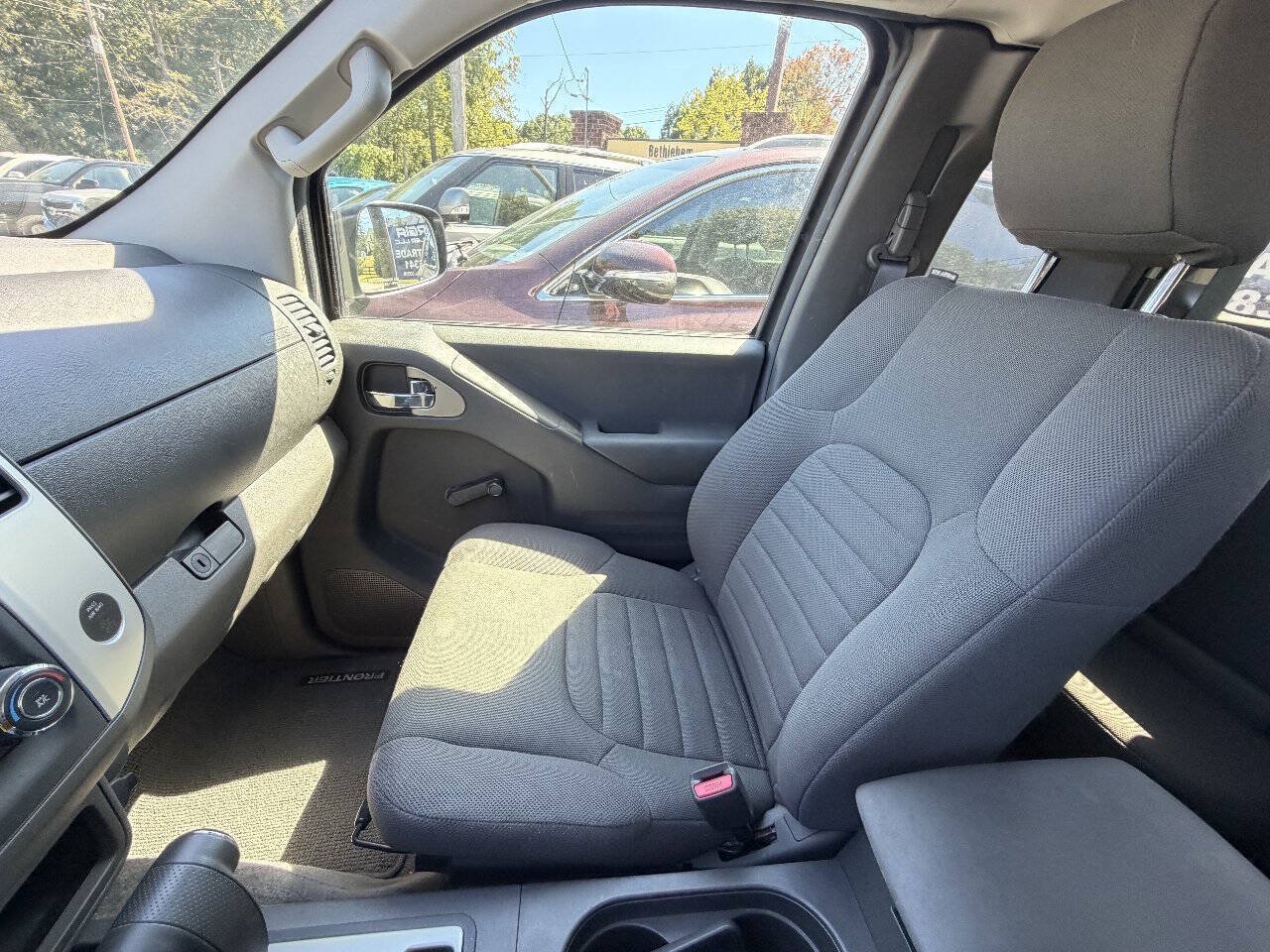 Used 2015 Nissan Frontier S RWD image 24