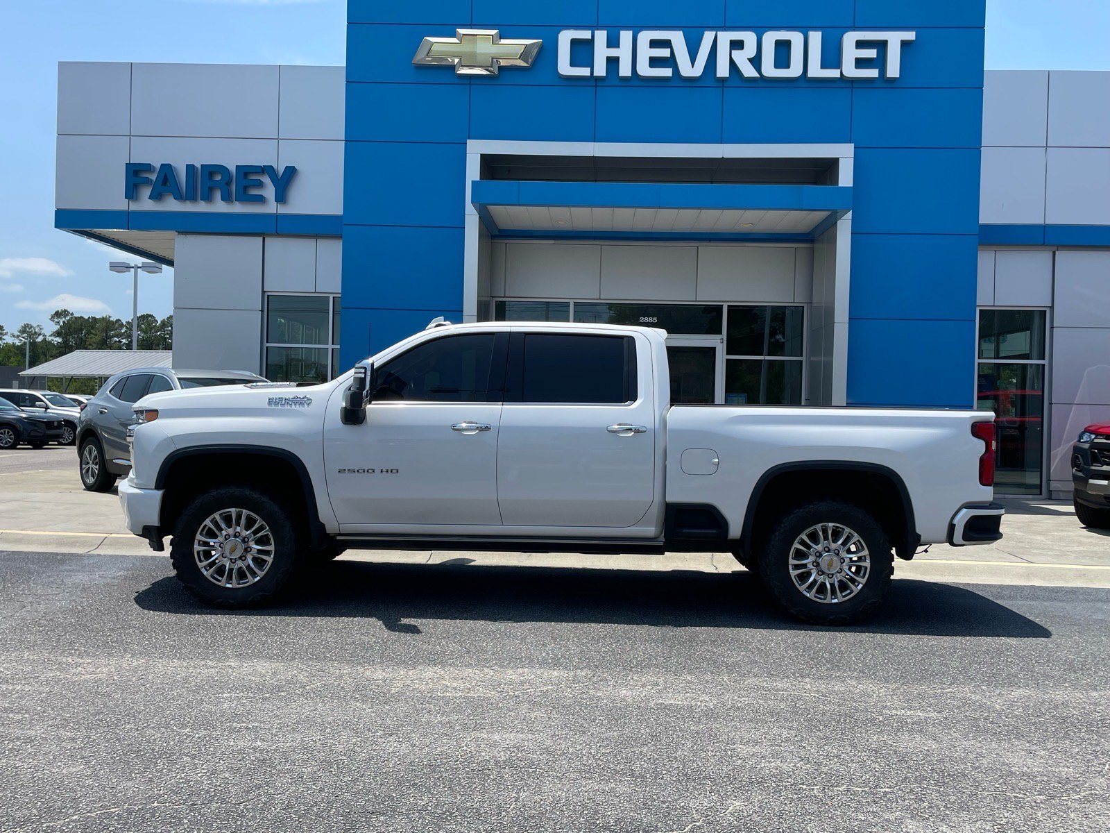 Used 2023 Chevrolet Silverado 2500 High Country w/ Z71 Off-Road Package AWD/4WD image 2