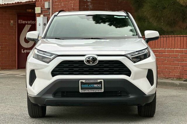 Used 2022 Toyota RAV4 XLE image 9