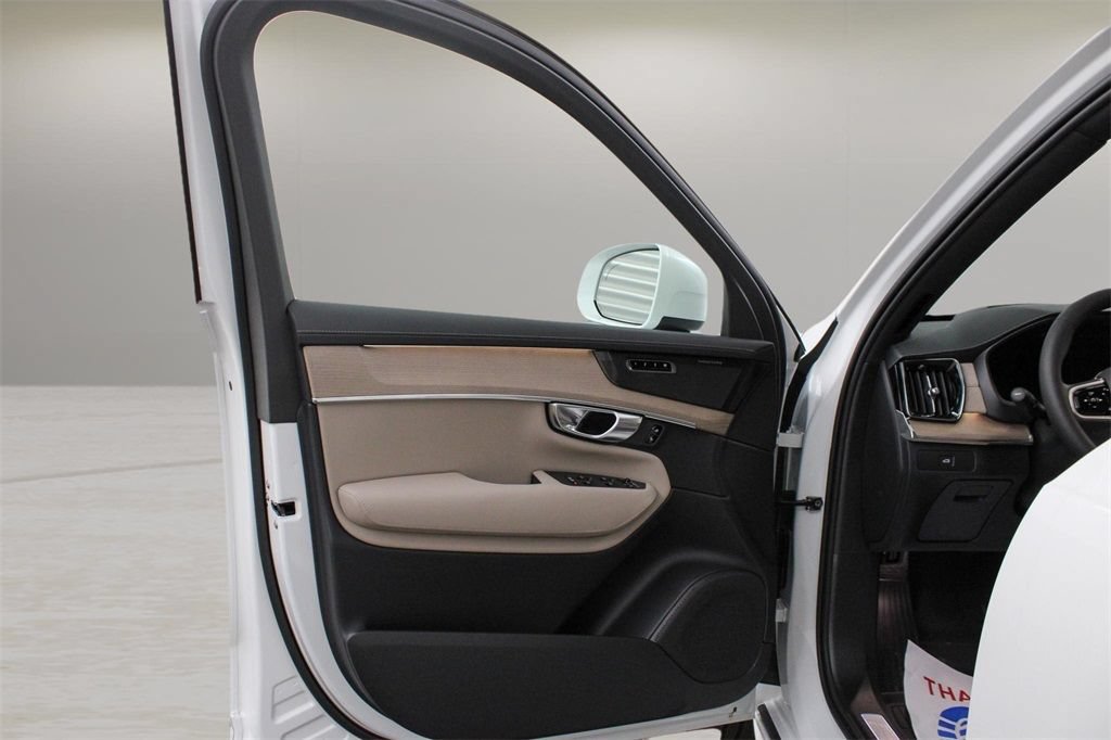 Used 2026 Volvo XC90 B6 Ultra w/ Protection Package AWD/4WD image 8