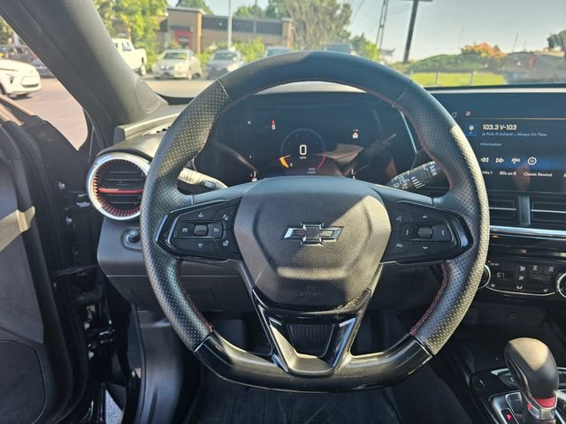 Used 2025 Chevrolet Trax RS w/ Sunroof Package FWD image 25