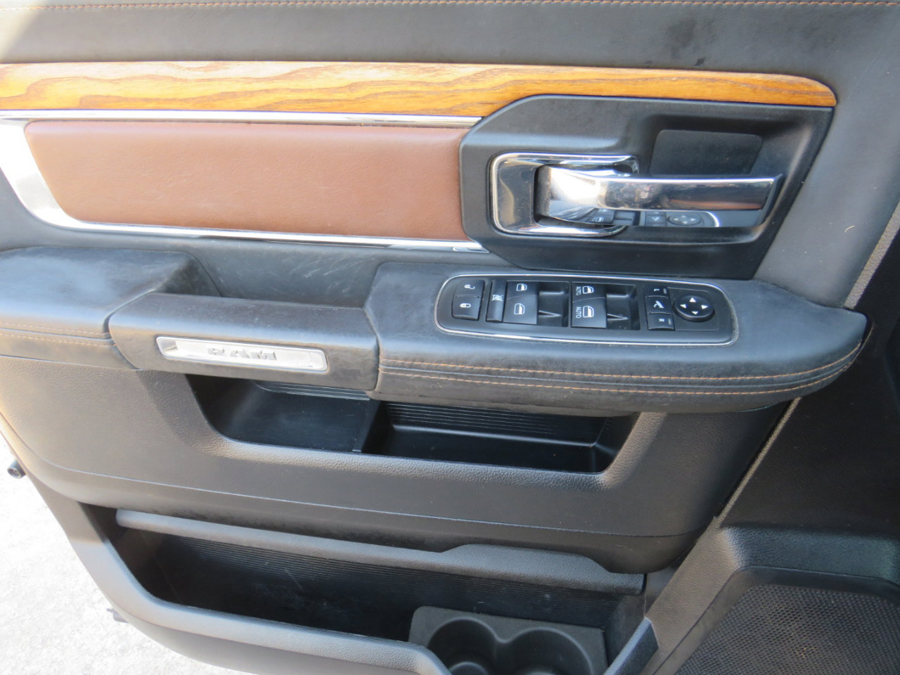 Used 2015 RAM 1500 Laramie Longhorn w/ Convenience Group image 8