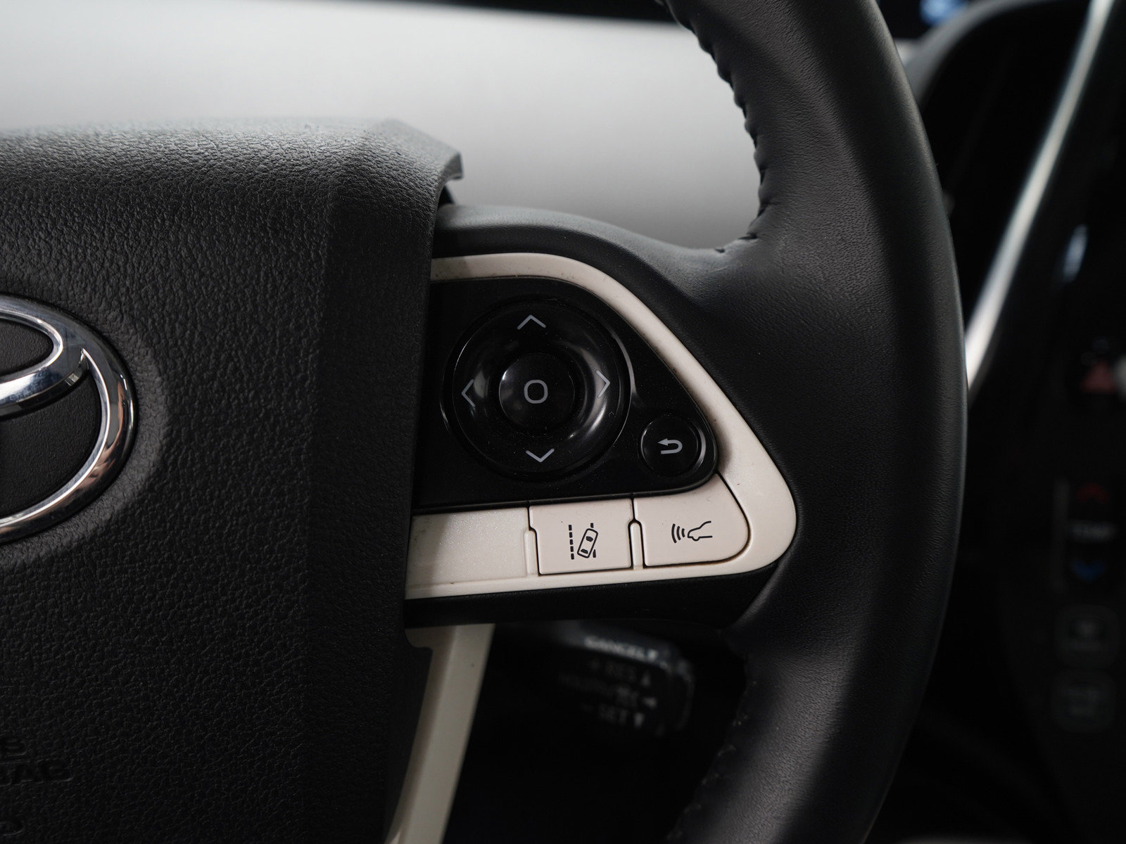 Used 2018 Toyota Prius Four w/ Advanced Technology Package FWD image 26