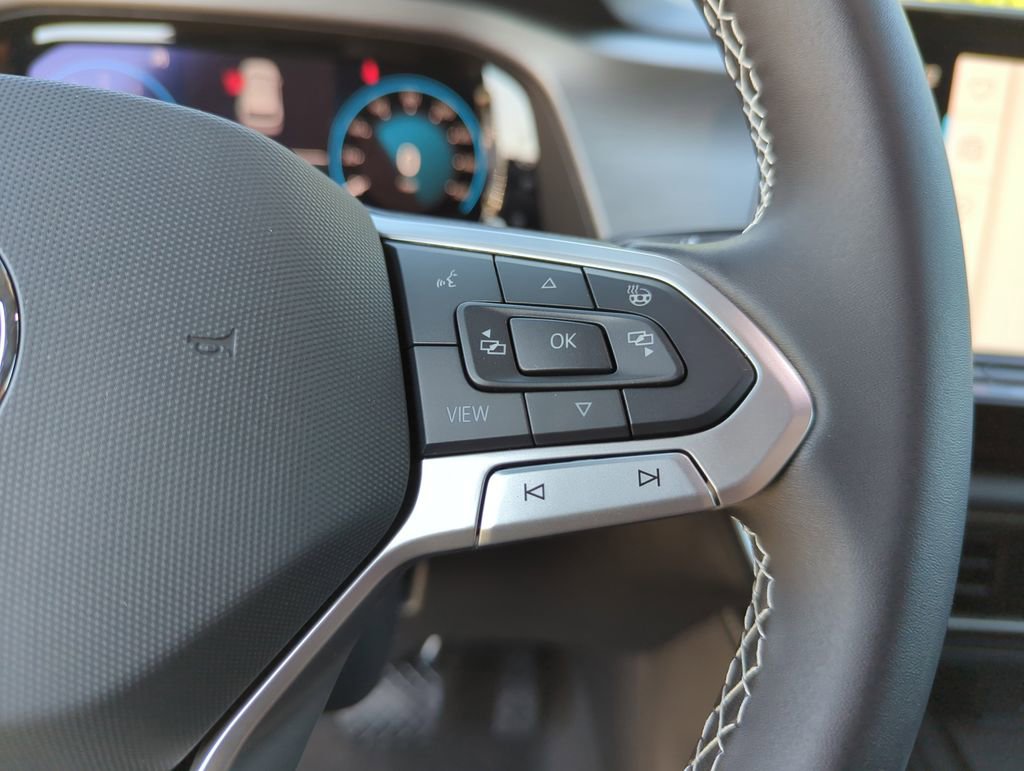 New 2026 Volkswagen Atlas Cross Sport SE image 38