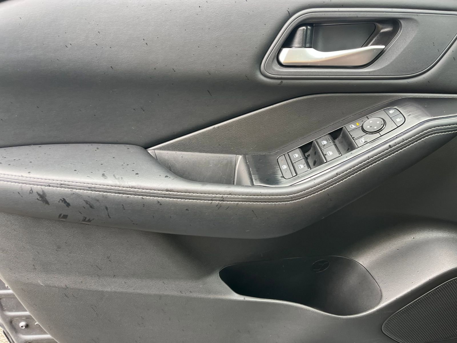 Used 2025 Nissan Rogue SV image 18