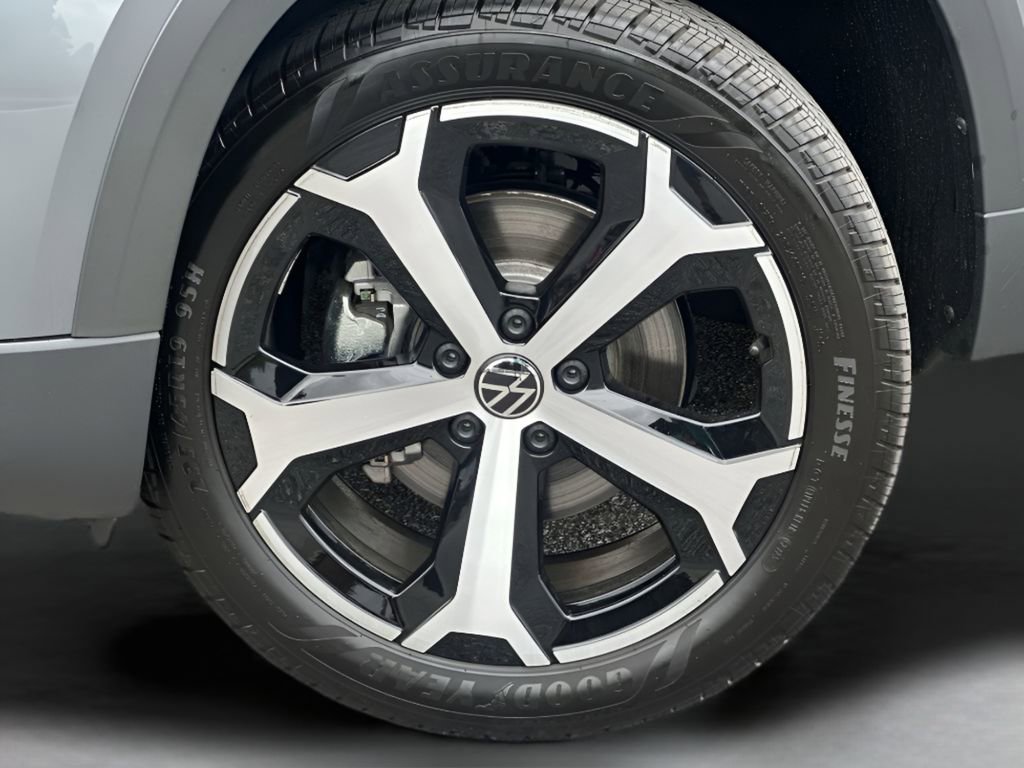 New 2026 Volkswagen Taos SEL image 10
