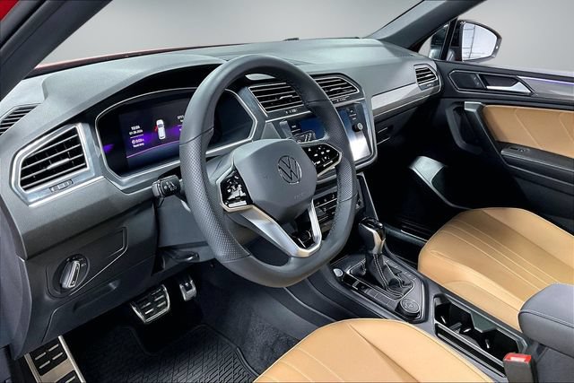 Used 2024 Volkswagen Tiguan SE R-Line AWD/4WD image 18