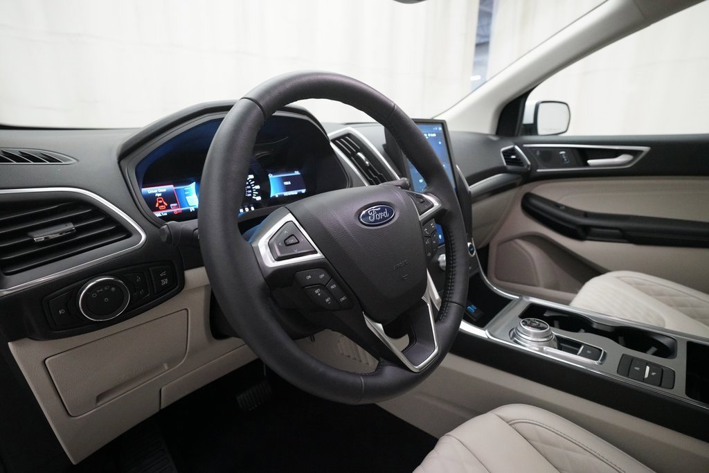 Used 2024 Ford Edge Titanium image 8