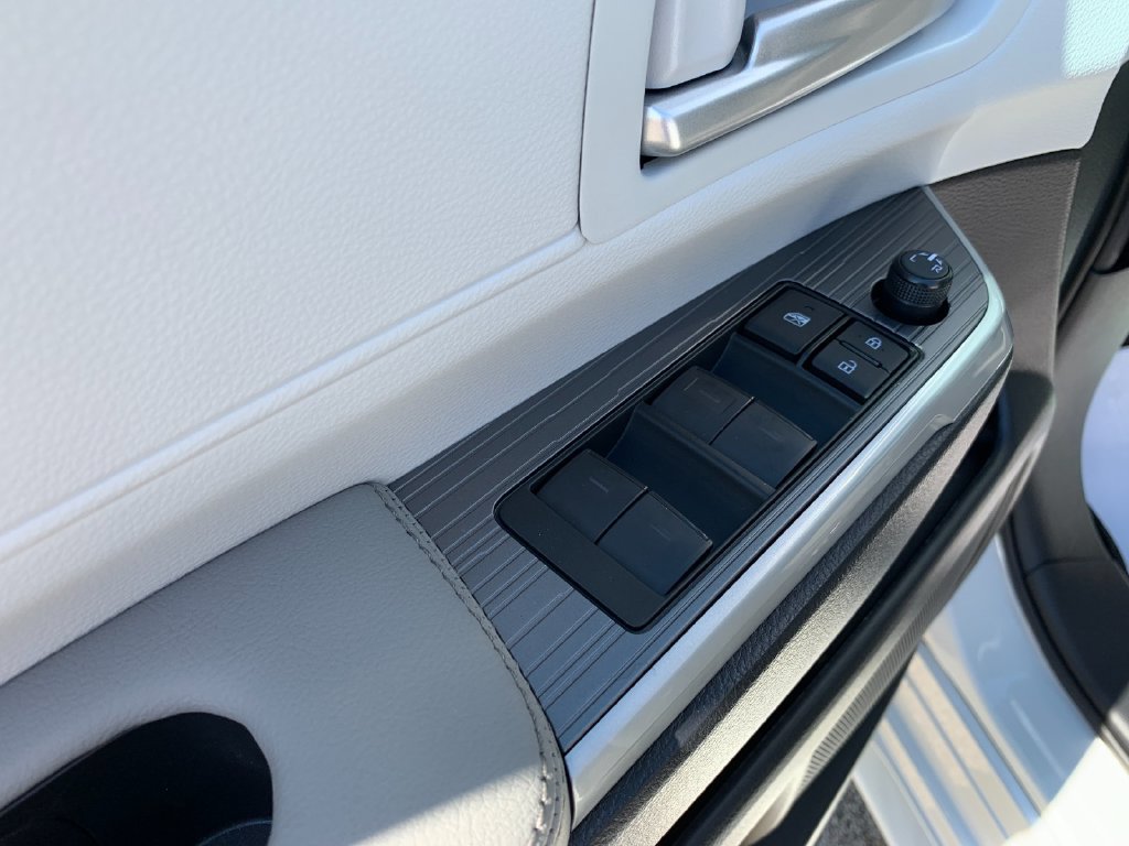 New 2026 Toyota Sienna XLE AWD/4WD image 12