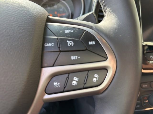 Used 2019 Jeep Cherokee Overland w/ Technology Group image 25