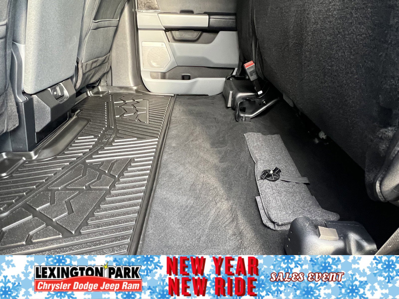 Used 2025 Ford F250 XLT w/ Black Appearance Package image 10