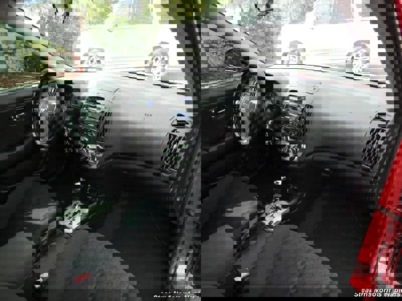 Used 2010 Hyundai Elantra SE image 46