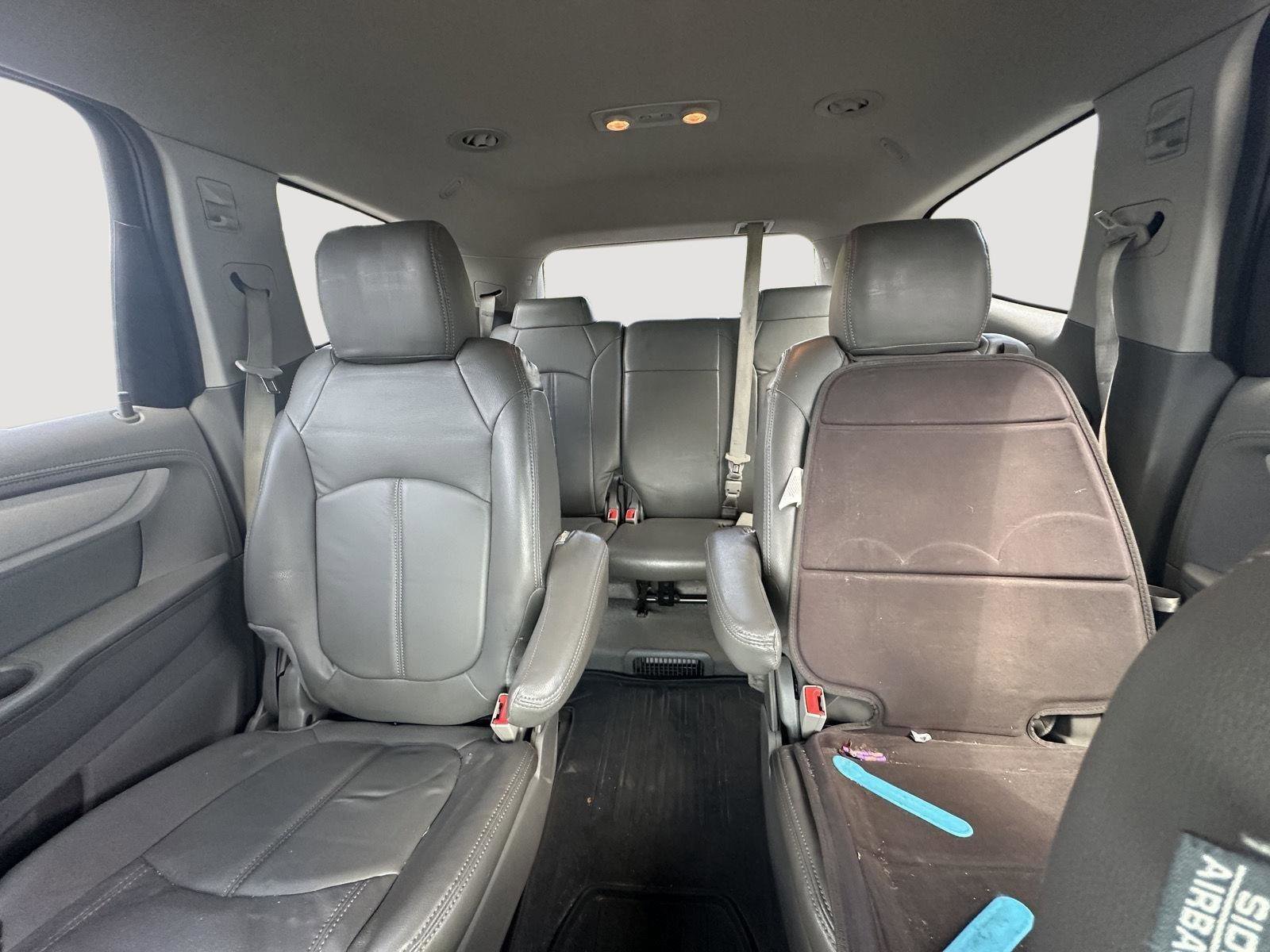 Used 2017 Chevrolet Traverse LT w/ Style and Technology Package FWD image 12