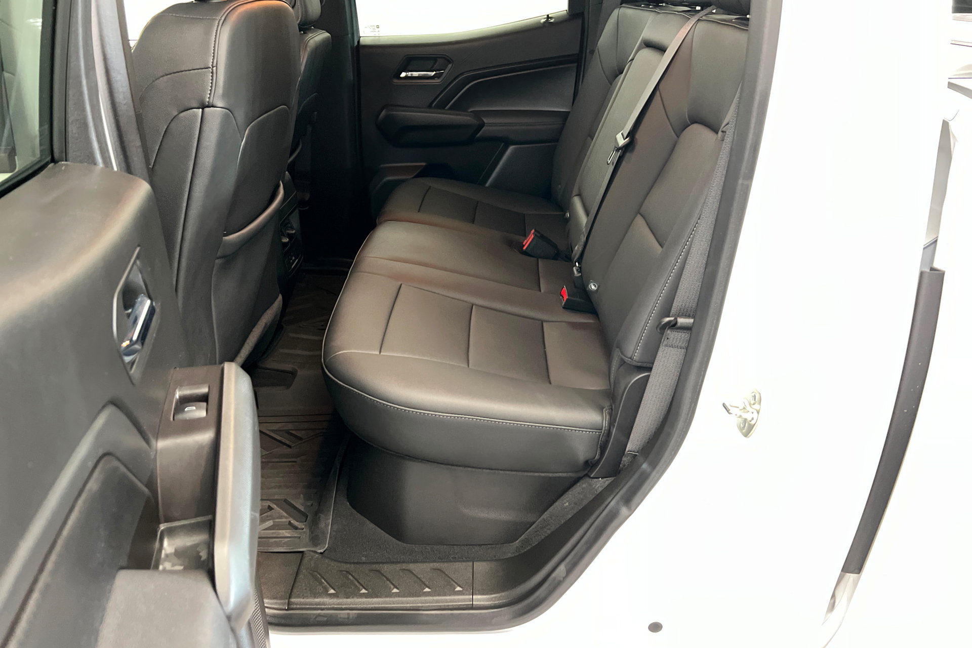 Used 2024 Chevrolet Colorado LT w/ LT Convenience Package III RWD image 22