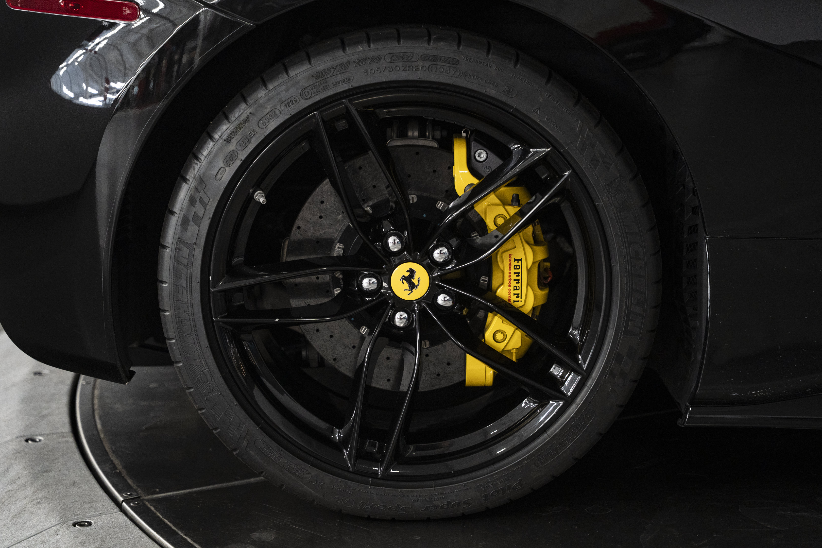Used 2016 Ferrari 488 GTB RWD image 13