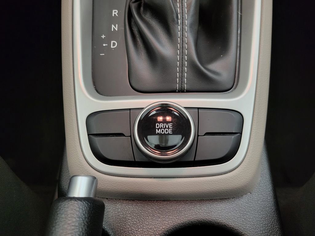 Used 2025 Hyundai Venue SEL image 41