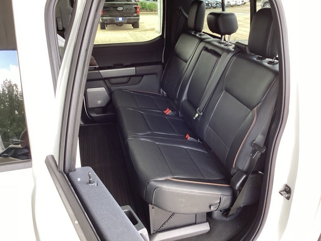 New 2025 Ford F250 Lariat w/ FX4 Off-Road Package image 36