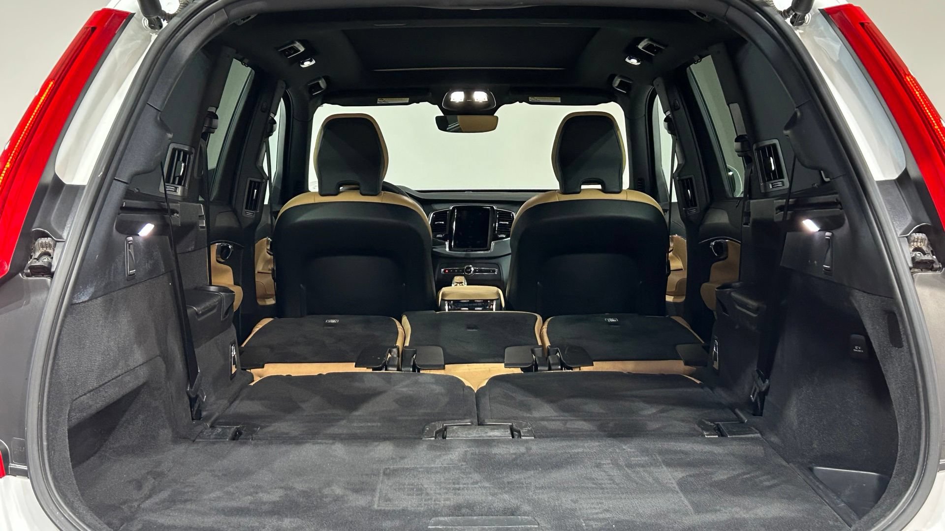 Used 2023 Volvo XC90 B6 Ultimate w/ Protection Package Premier AWD/4WD image 39