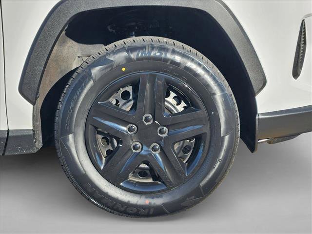 Used 2022 Toyota RAV4 LE image 20