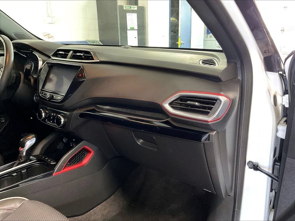 Used 2023 Chevrolet TrailBlazer RS w/ Sun and Liftgate Package AWD/4WD image 13